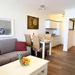 Hochwertiges Und Komfortables 1-Zimmer-Appartement Mit Balkon