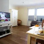 Hochwertiges Und Komfortables 1-Zimmer-Appartement Mit Balkon