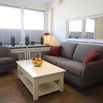 Hochwertiges Und Komfortables 1-Zimmer-Appartement Mit Balkon
