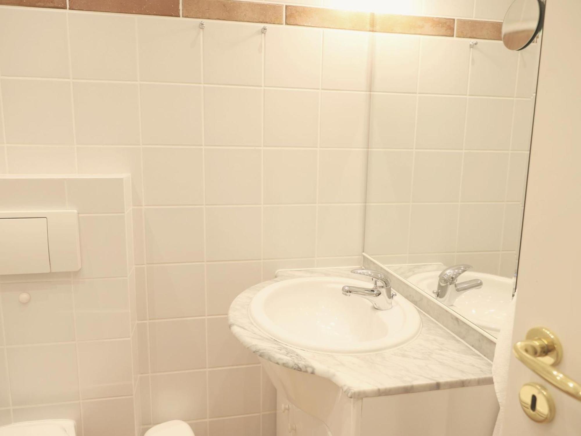 Hochwertiges Und Komfortables 1-zimmer-appartement Mit Balkon Apartment *