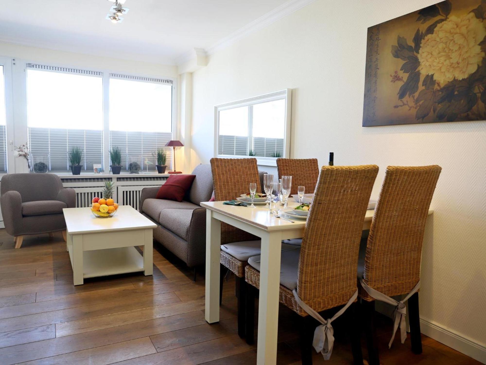 Hochwertiges Und Komfortables 1-zimmer-appartement Mit Balkon